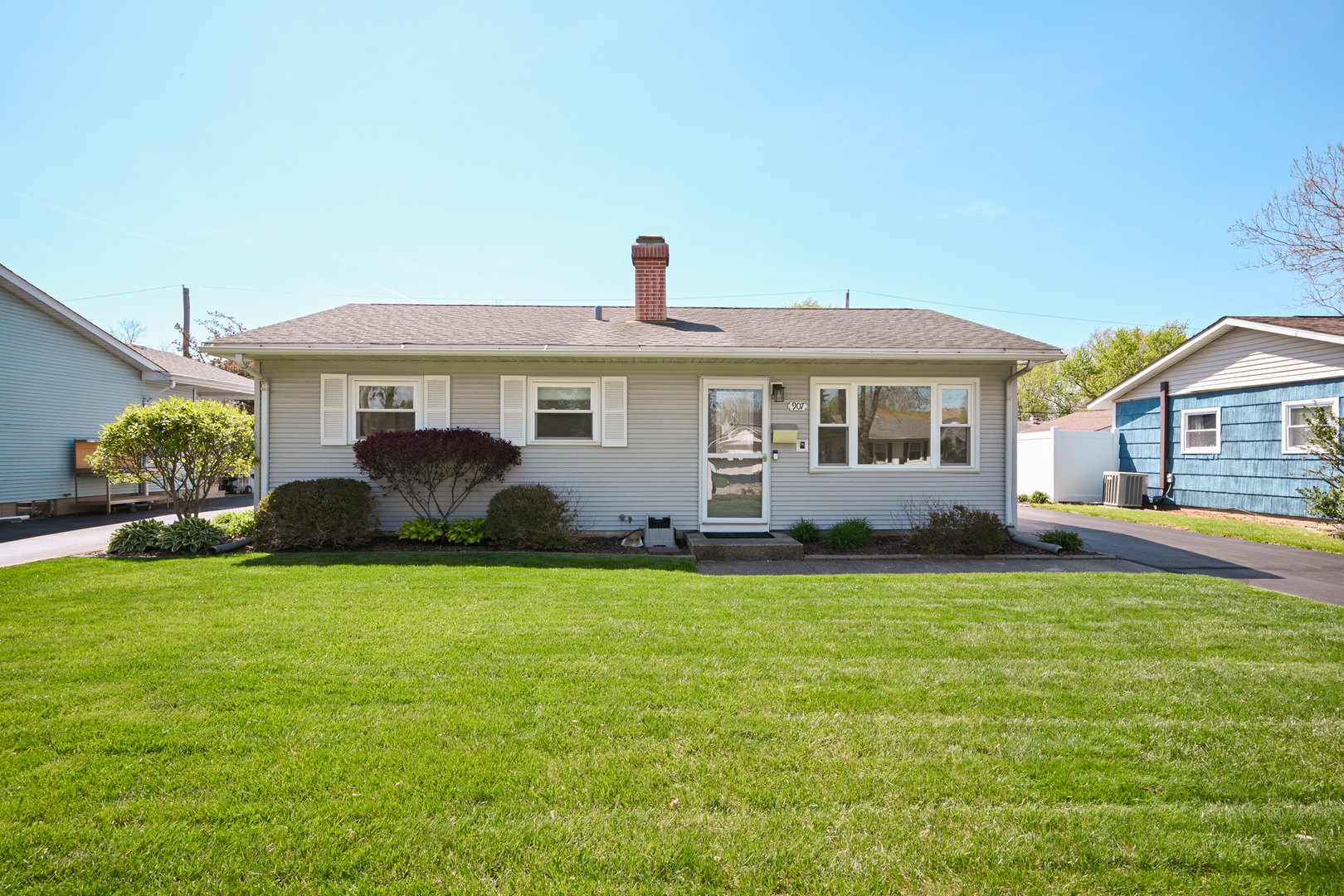 907 Lilac Lane, Joliet, IL