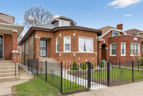 8132 S Paxton Avenue, Chicago, IL