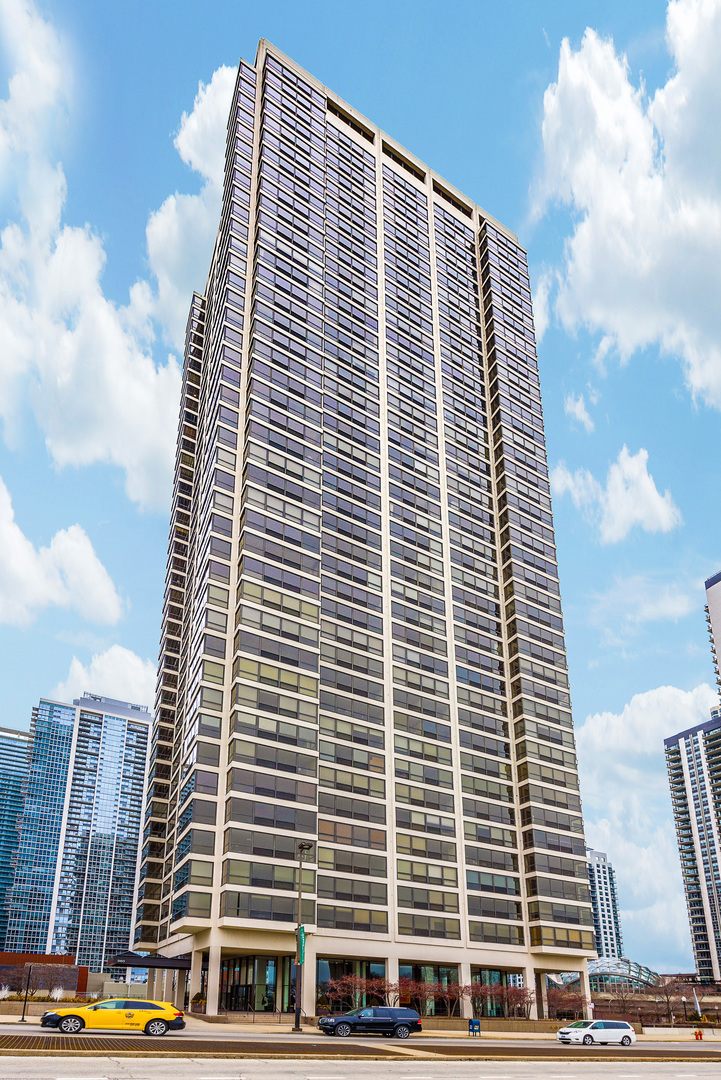 360 E RANDOLPH Street #4203, Chicago, IL