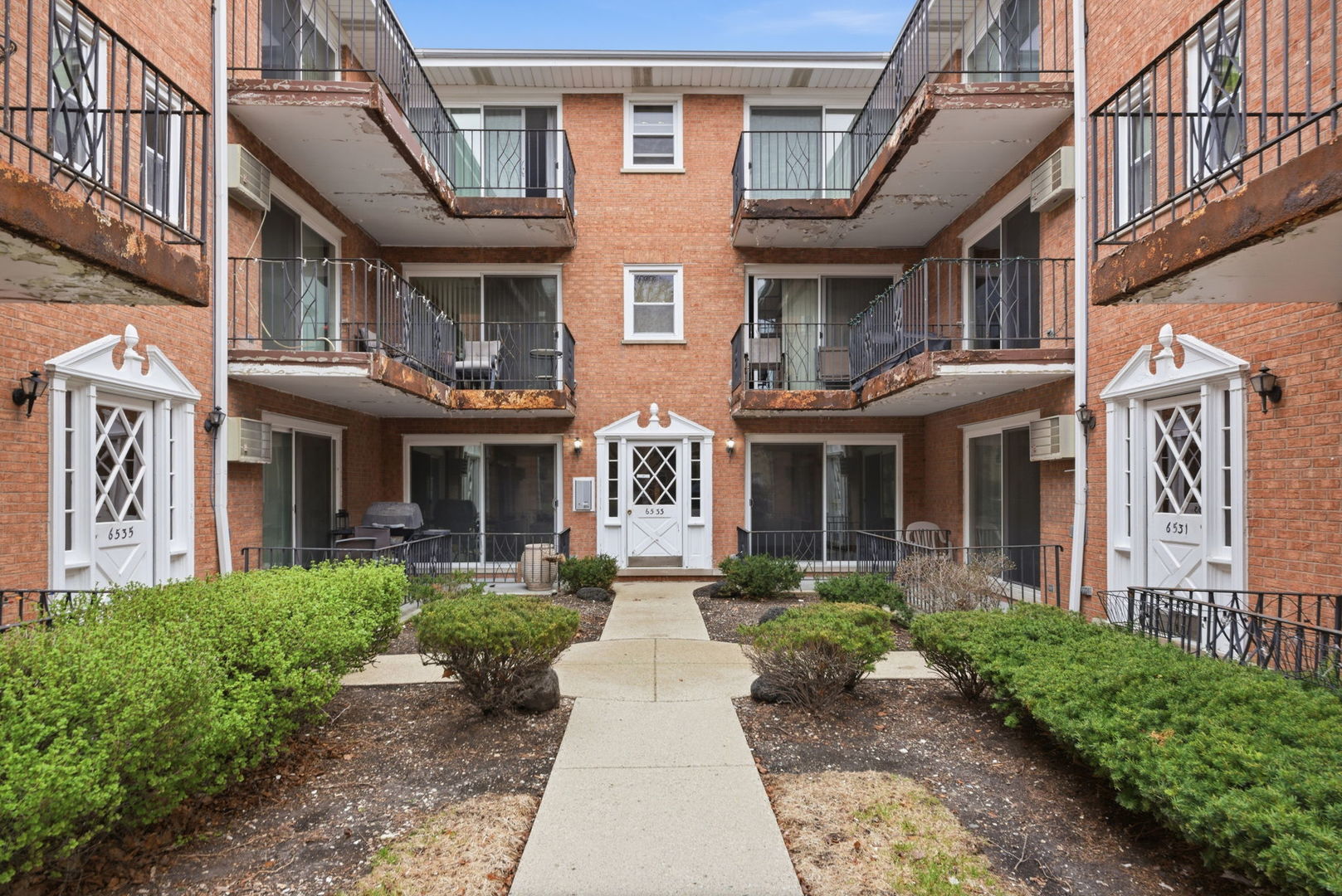 6533 N Northwest Highway #1C, Chicago, IL