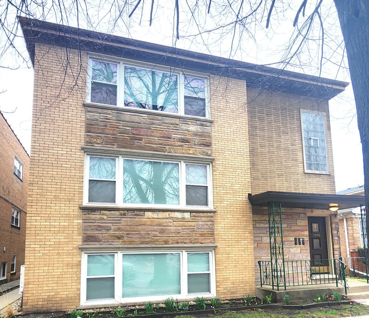 5910 W Gunnison Street #1R, Chicago, IL