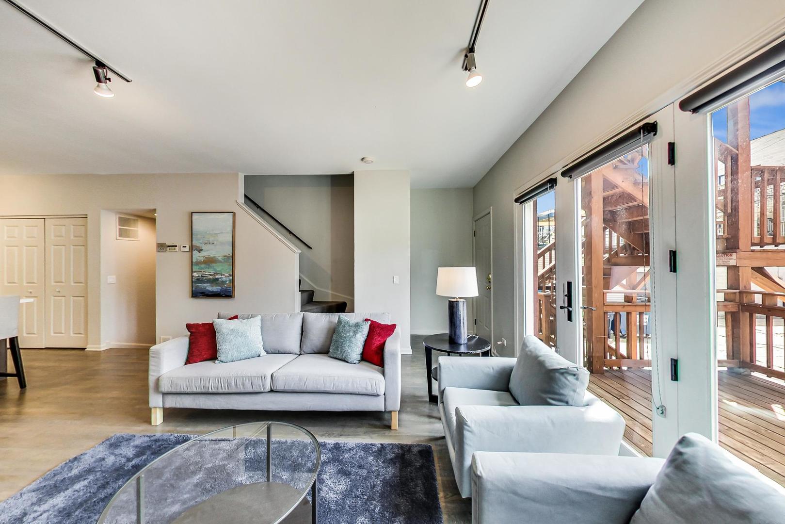 2233 W MEDILL Avenue #D, Chicago, IL