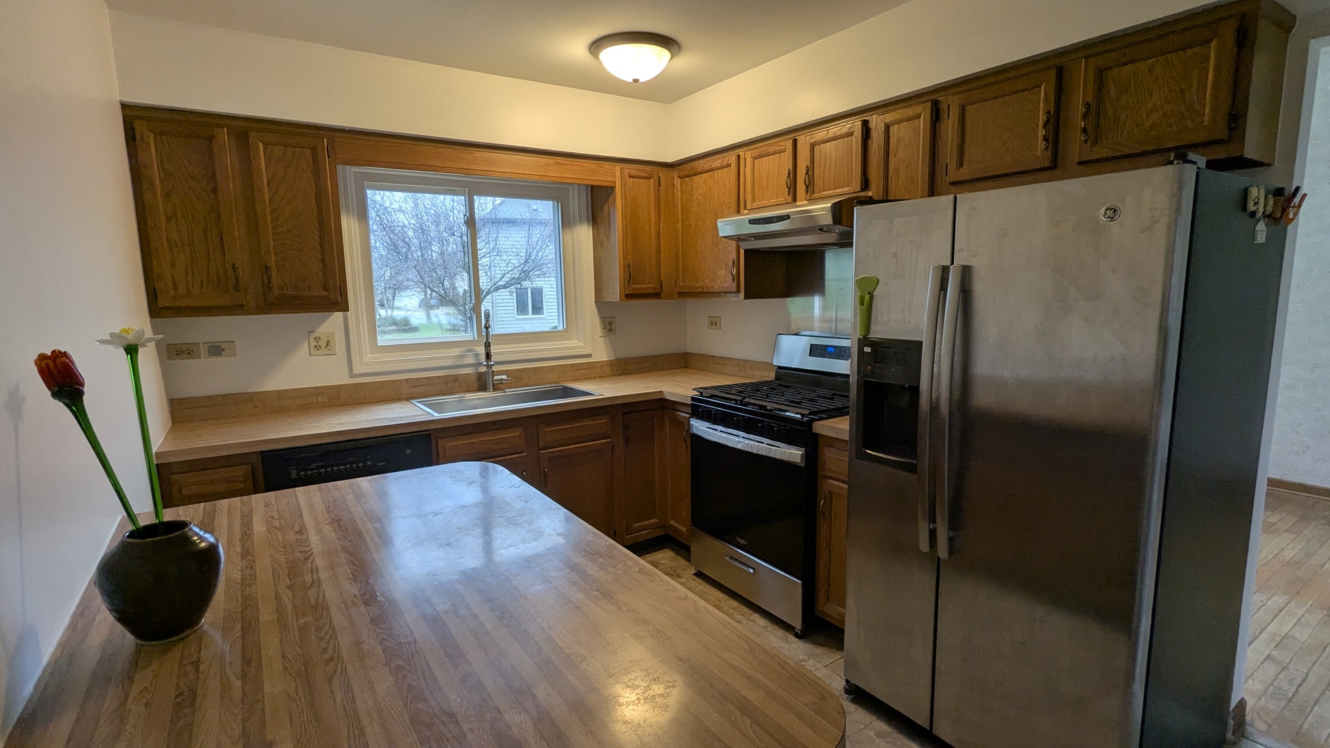 2284 Briarhill Drive, Naperville, IL