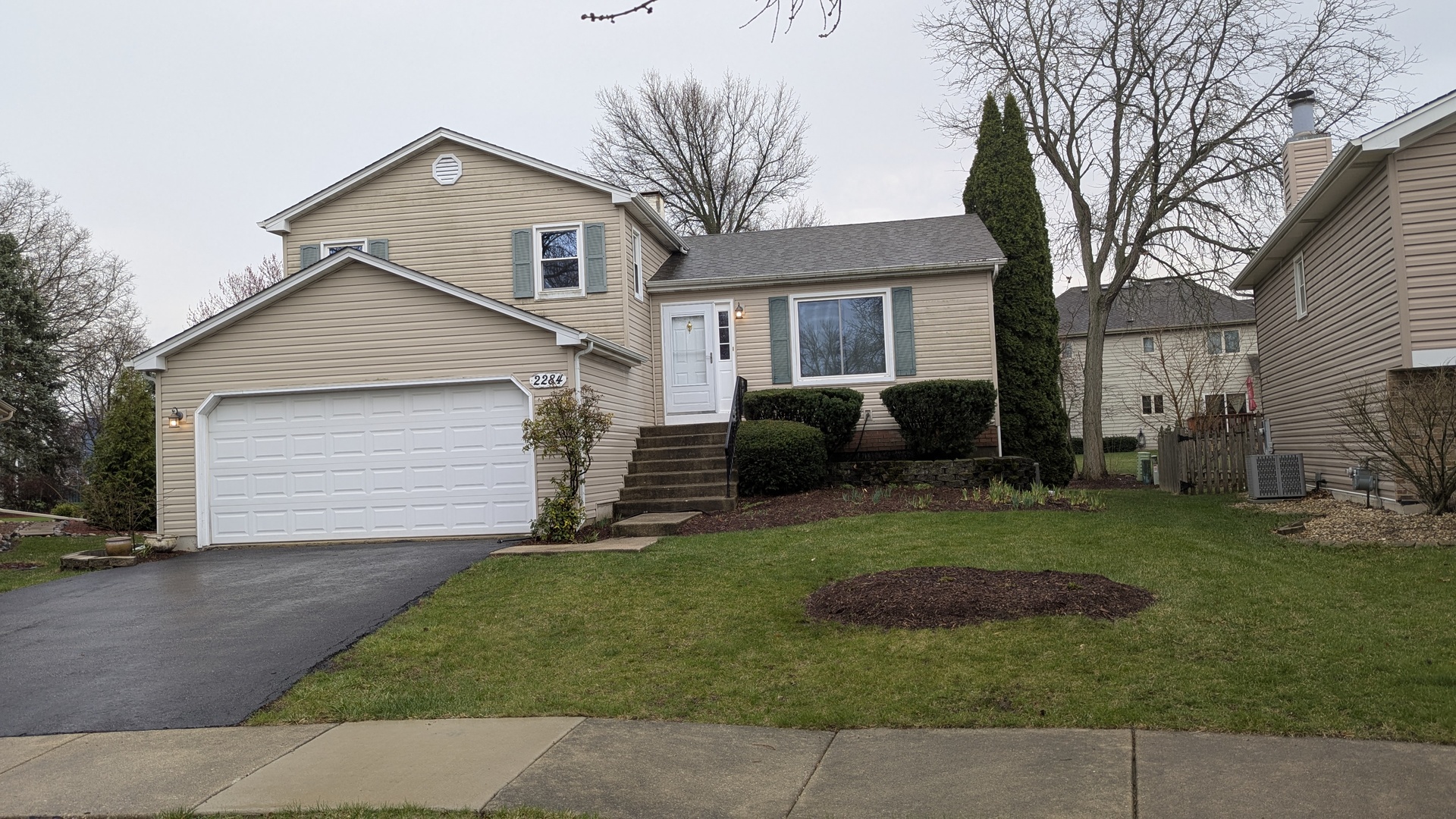2284 Briarhill Drive, Naperville, IL