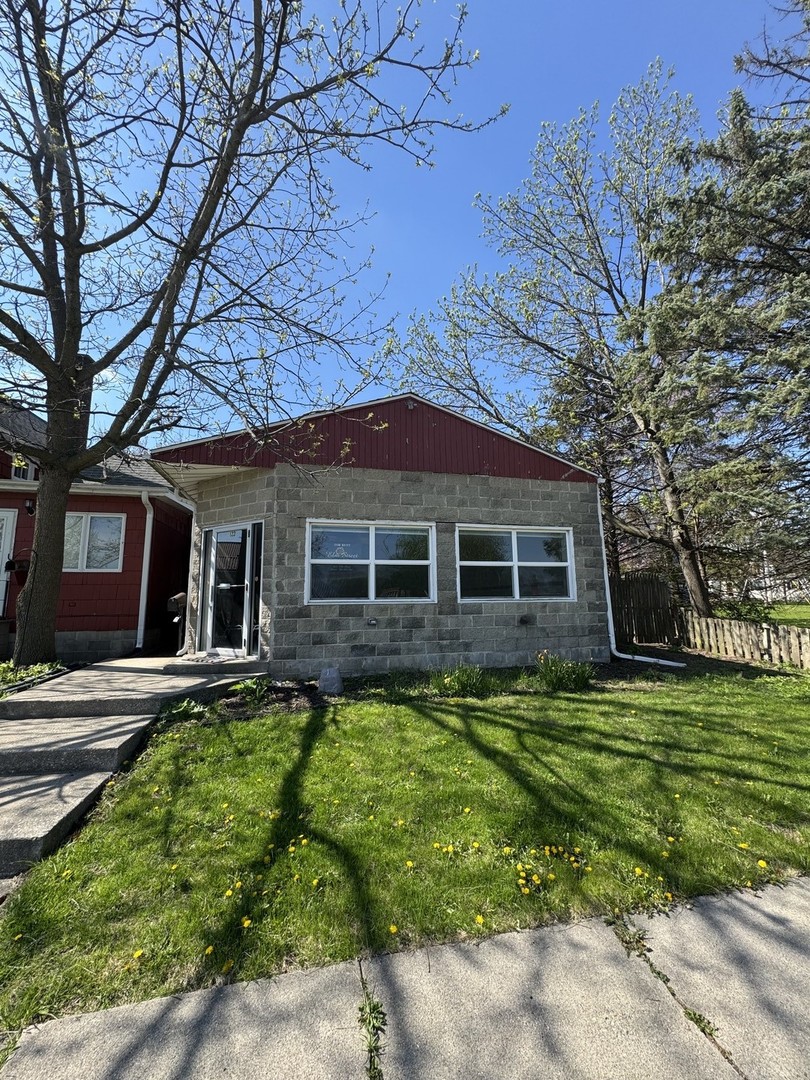 122 W Page Street, Sycamore, IL