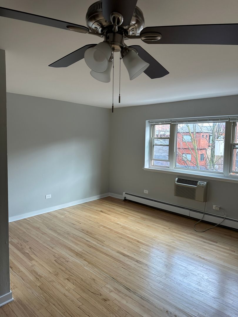 3161 N Cambridge Avenue #312, Chicago, IL