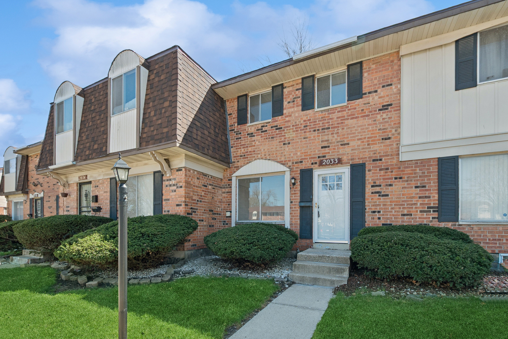 2033 Lioncrest Drive, Richton Park, IL