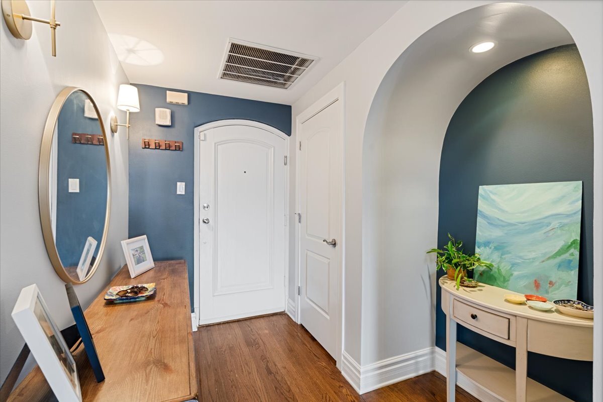 433 W Briar Place #6B, Chicago, IL