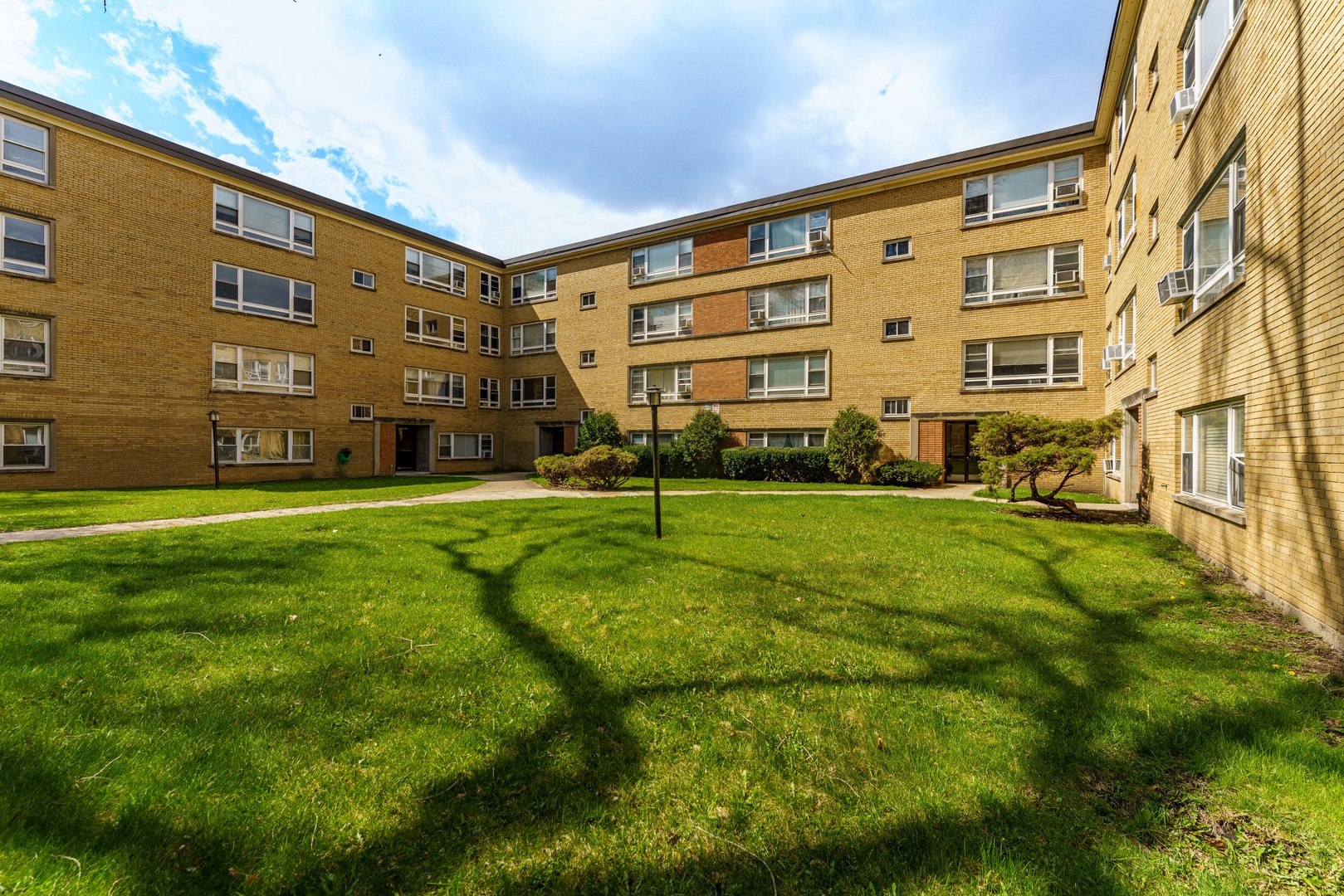 6100 N Damen Avenue #2A, Chicago, IL