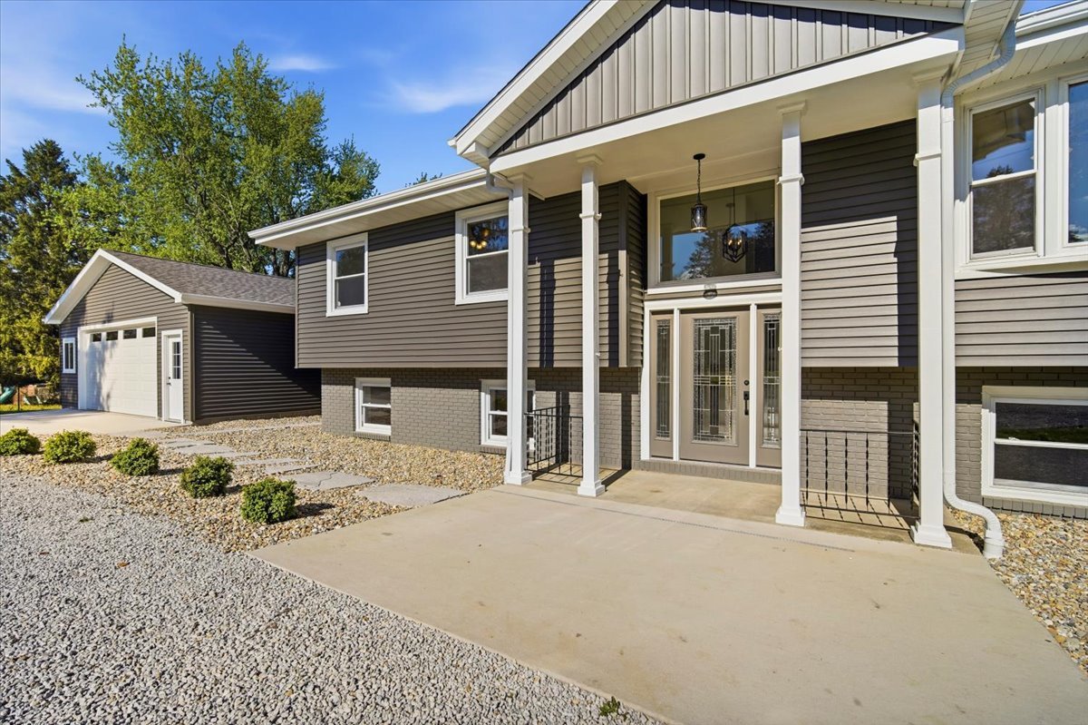 9646 Ridgewood Court, Bloomington, IL