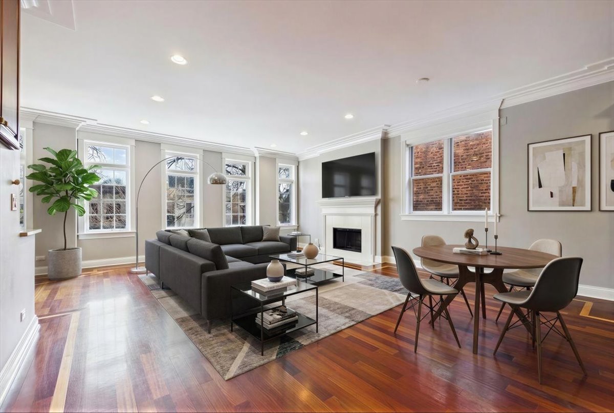 1244 W Cornelia Avenue #2, Chicago, IL