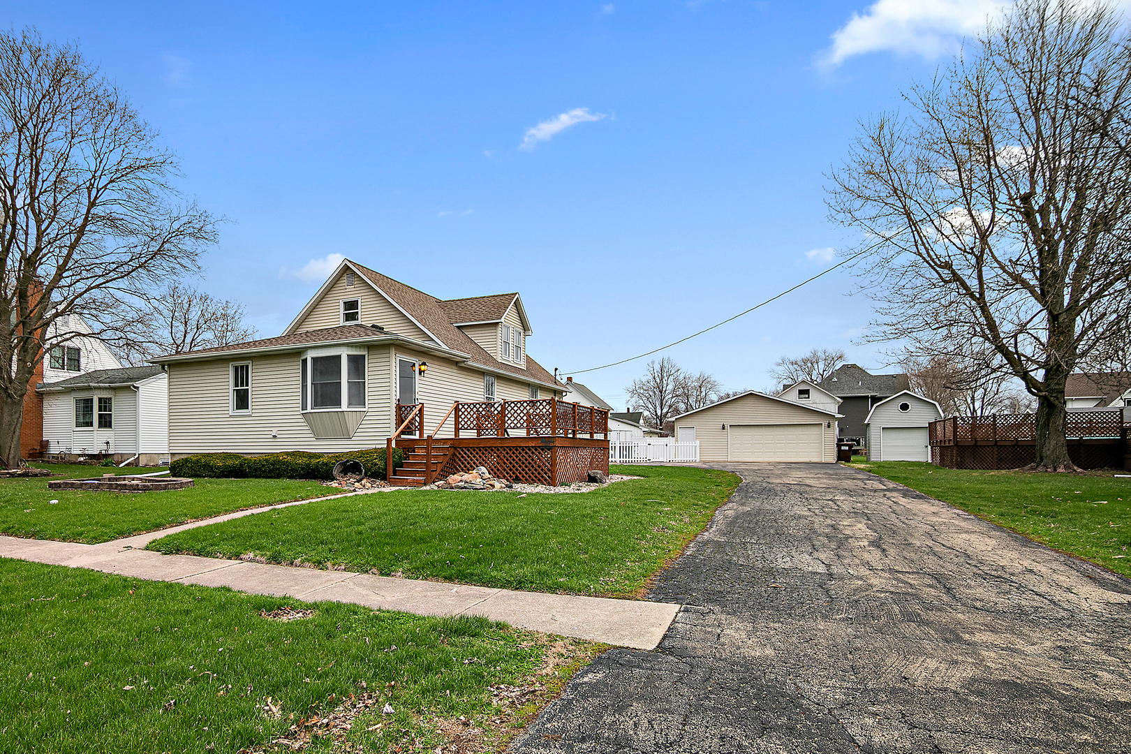 203 E Lake Street, Ashkum, IL