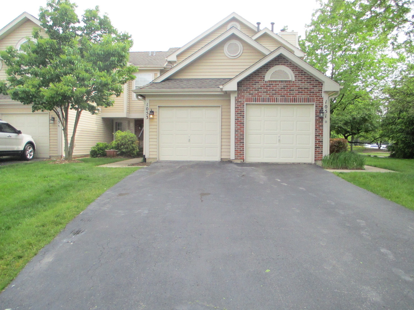 1053 Woodhill Court, Elgin, IL