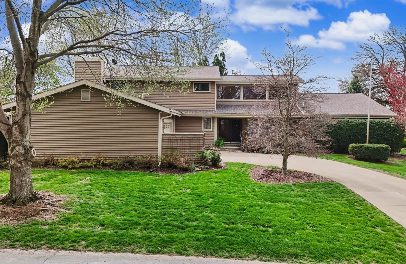 3207 Douglas Woods Drive, Urbana, IL