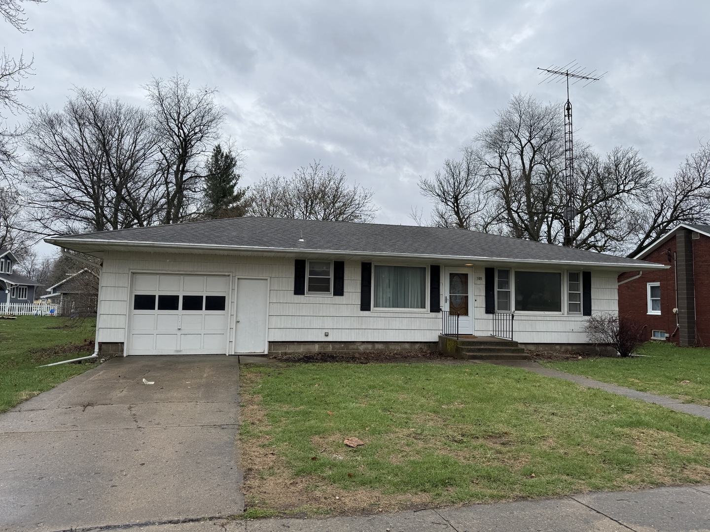 101 W High Street, Lamoille, IL