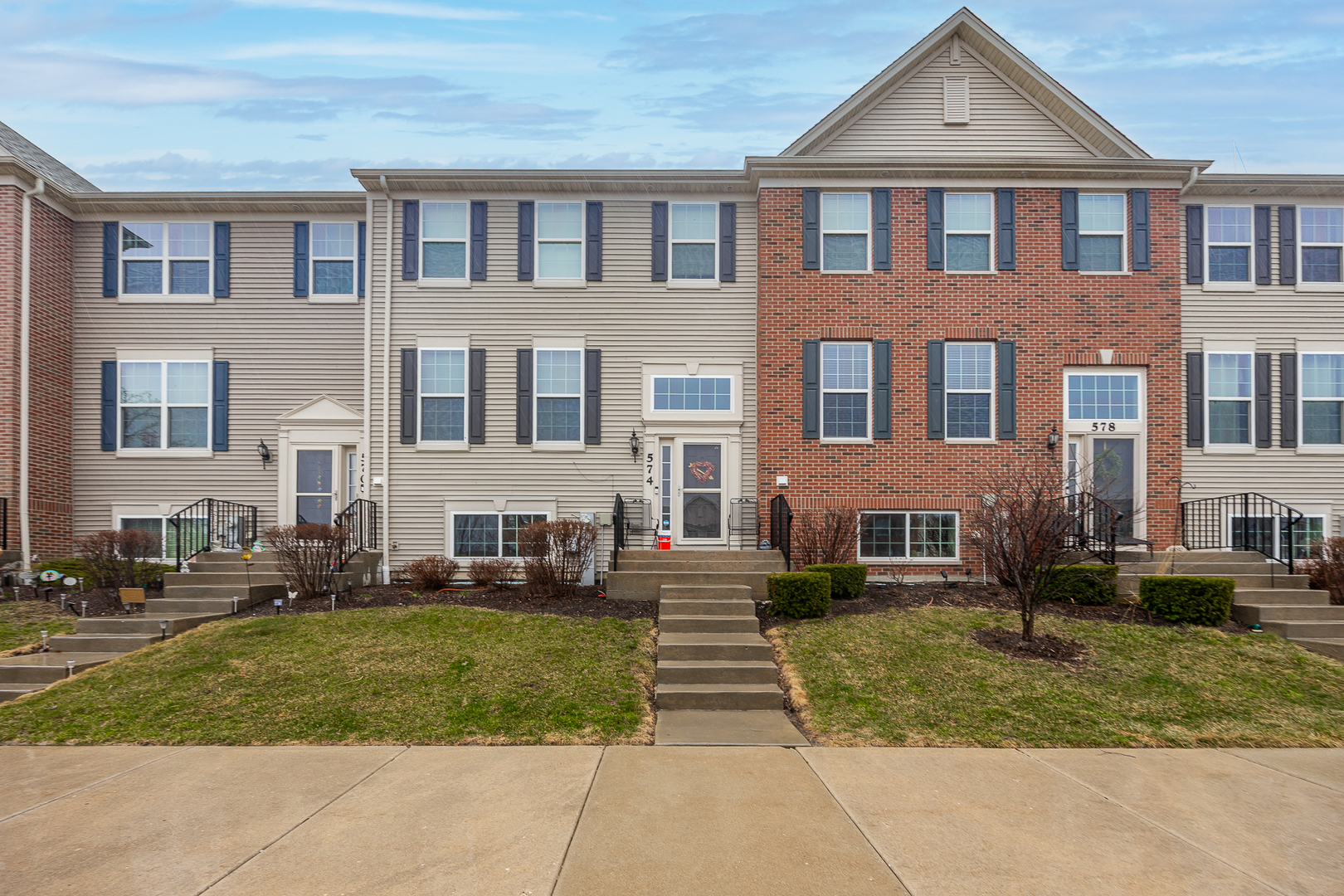 574 CANNONBALL Drive, Grayslake, IL