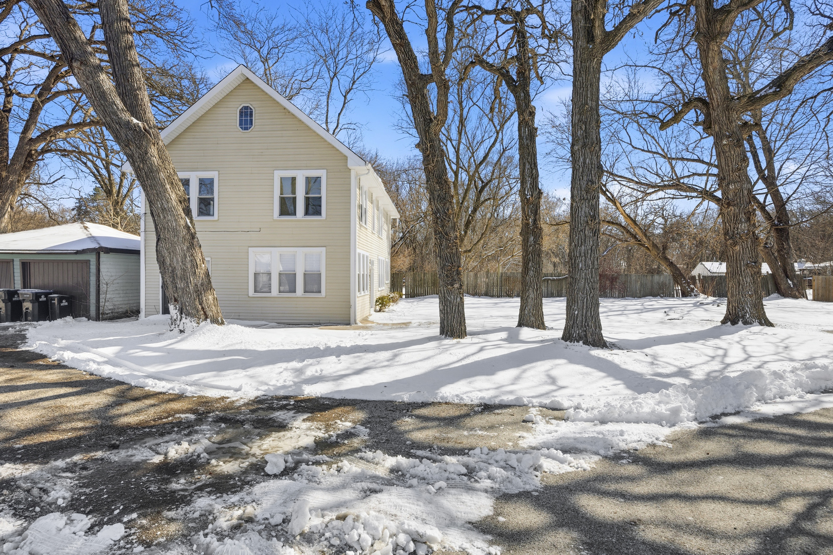 2908 Oakwood Avenue, McHenry, IL