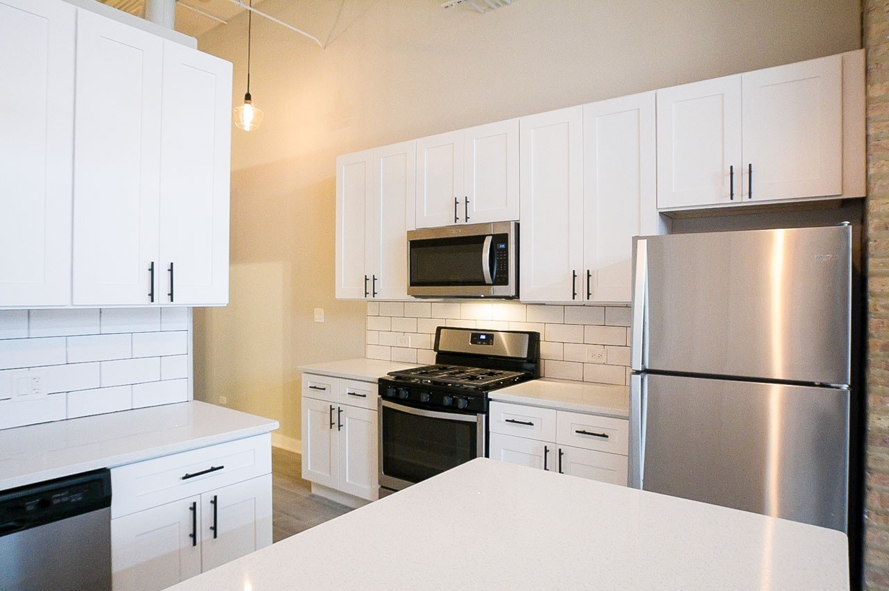 4439 W Fullerton Avenue #SF, Chicago, IL