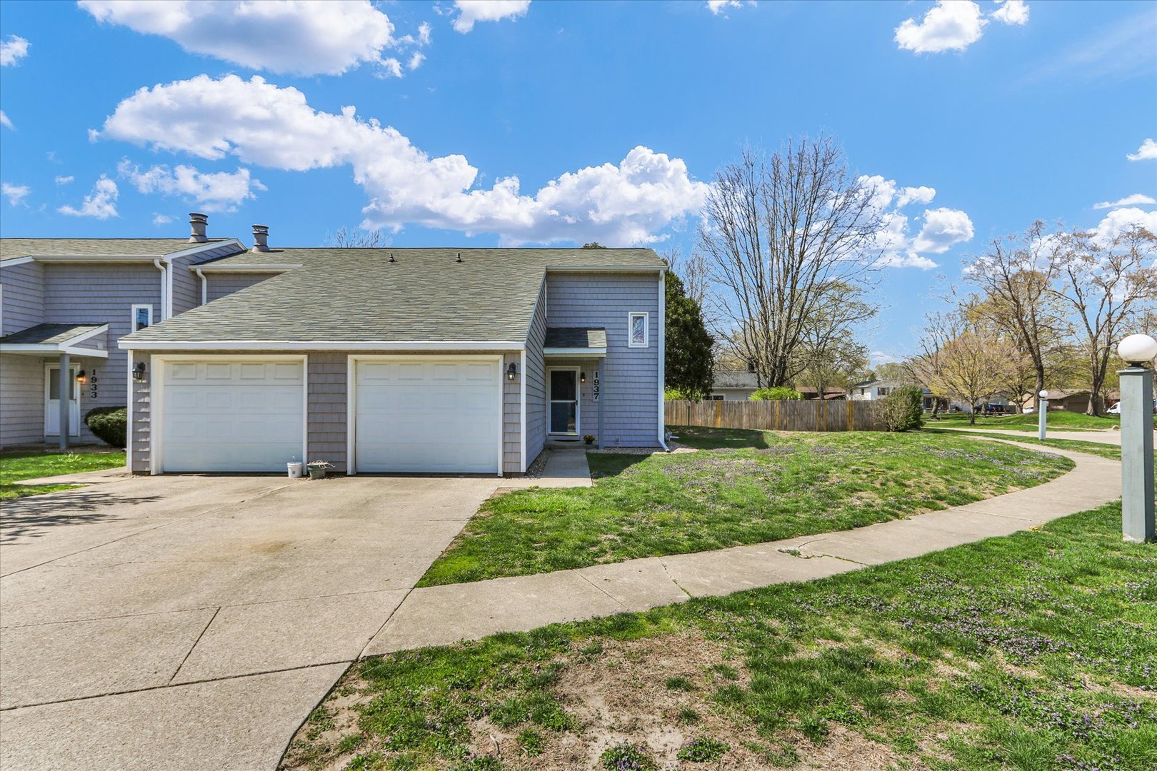 1937 Blackthorn Drive #1937, Champaign, IL