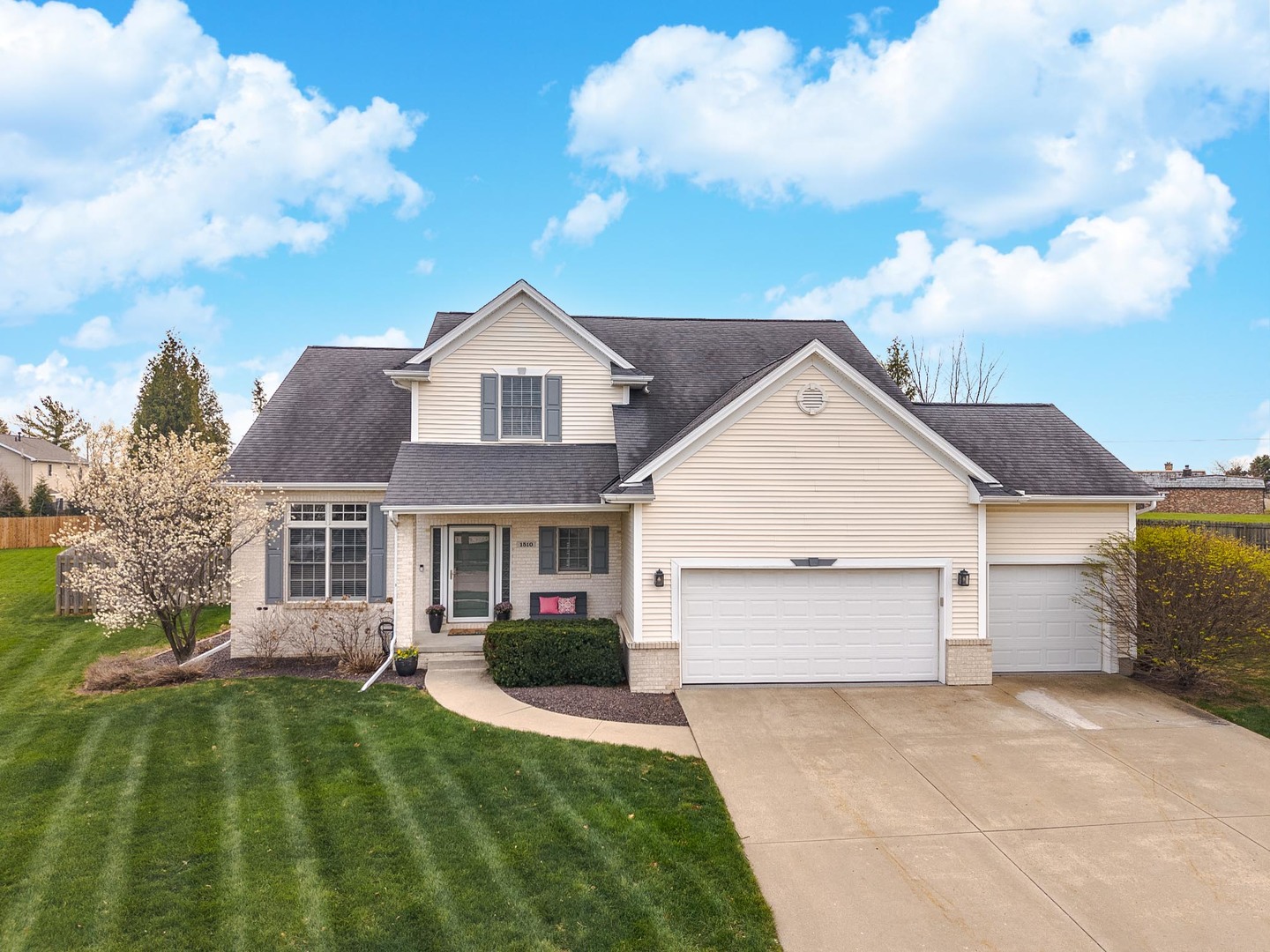 1510 Cashel Drive, Bloomington, IL