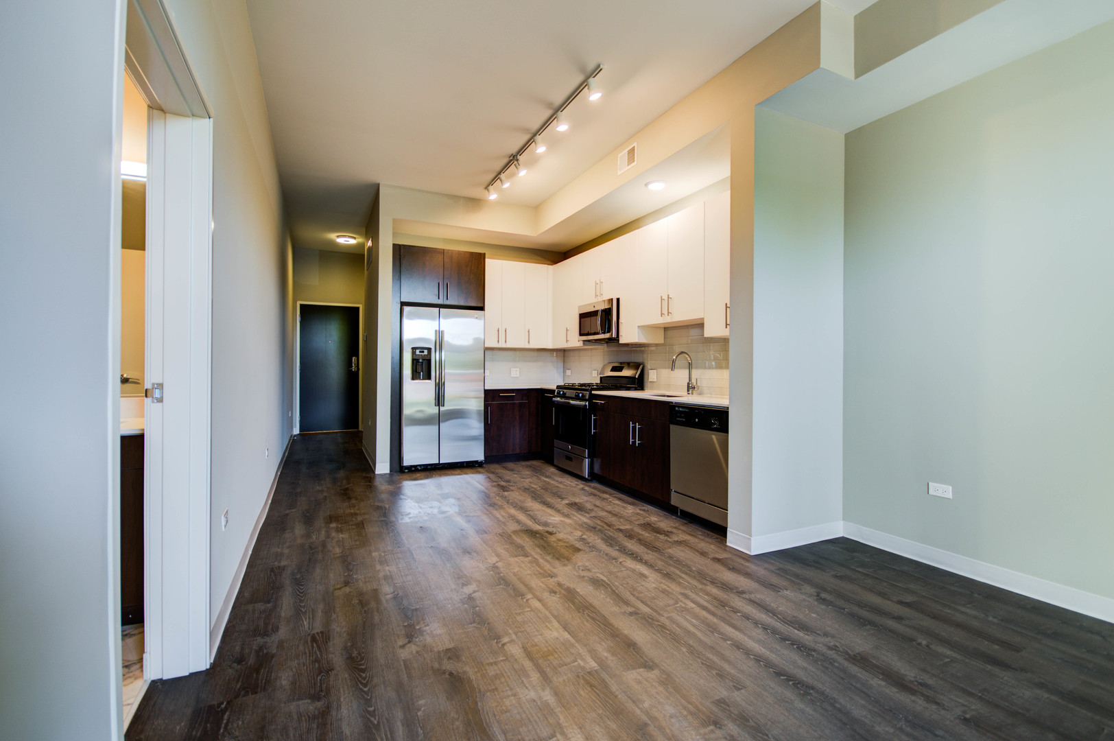 851 W Grand Avenue #102, Chicago, IL