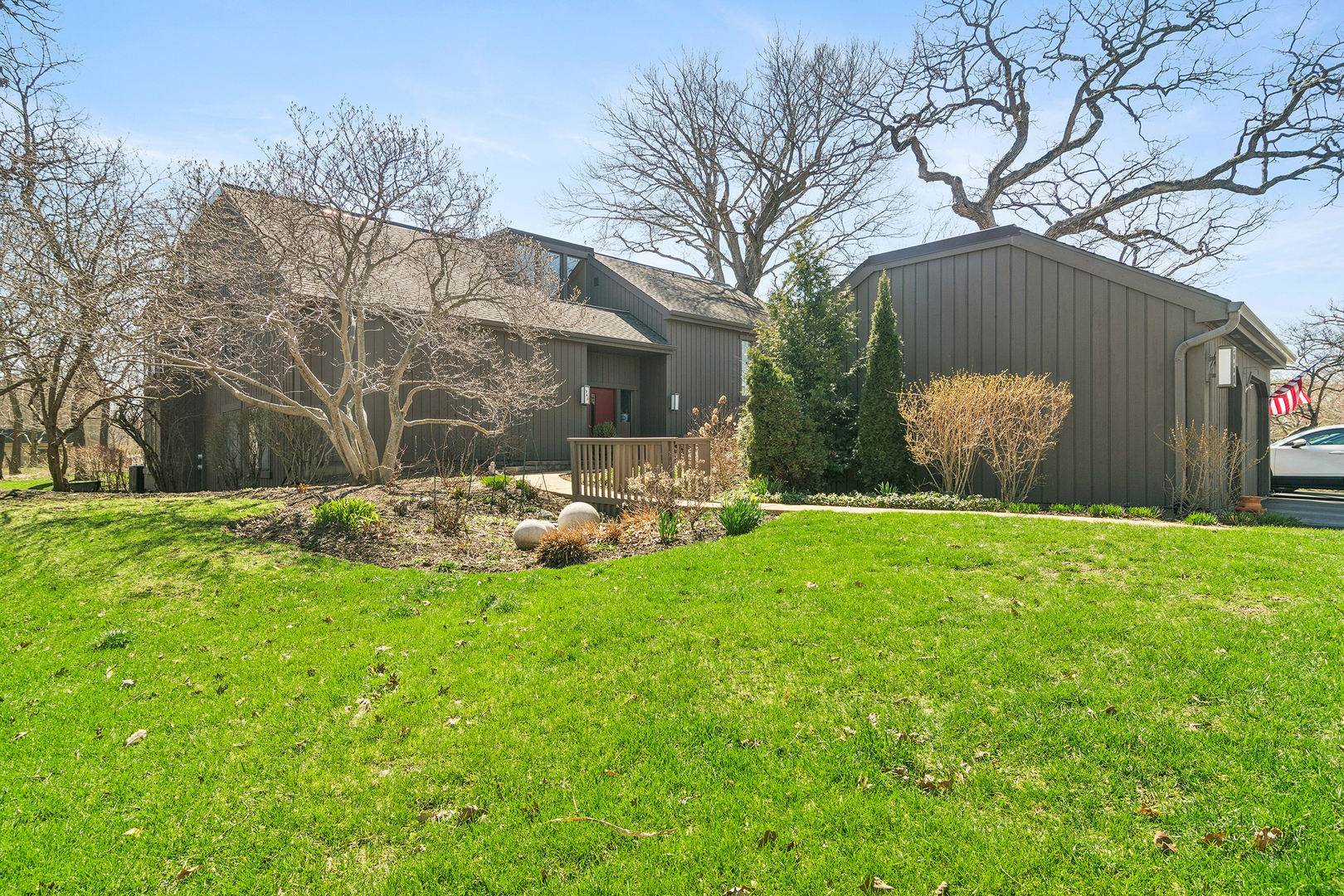 563 Woodview Road #D, Lake Barrington, IL