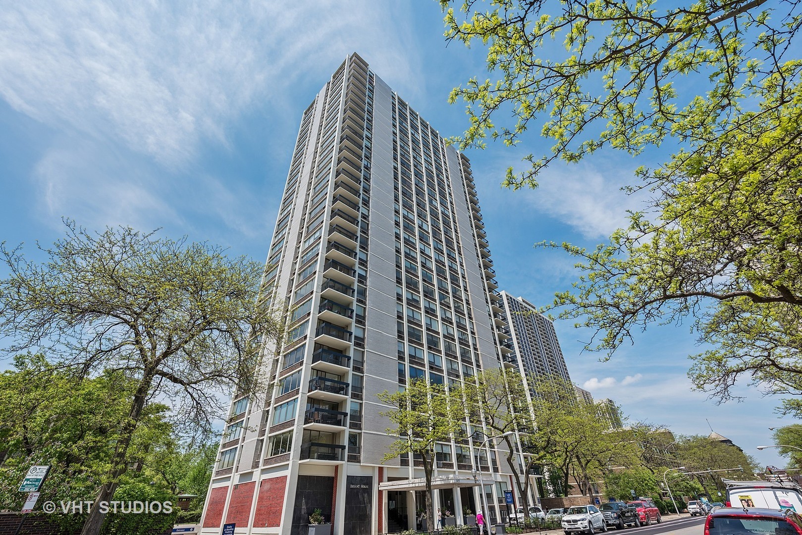 1455 N Sandburg Terrace #209B, Chicago, IL
