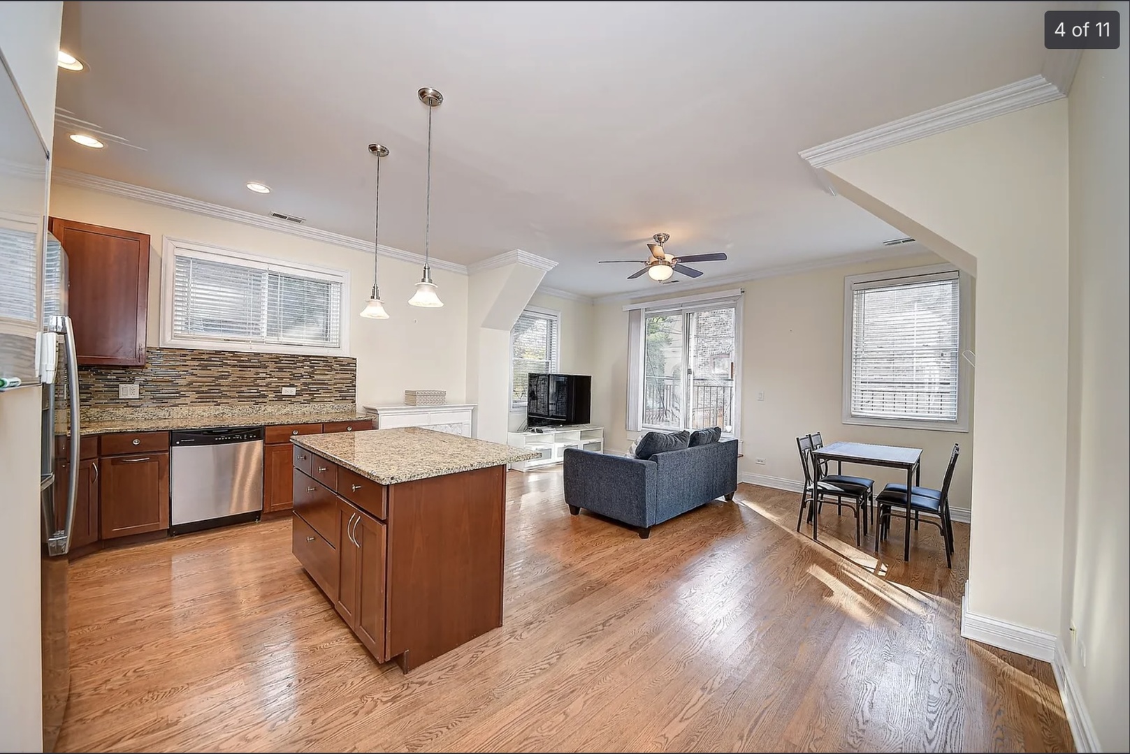 653 W Barry Avenue #1S, Chicago, IL