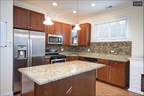 653 W Barry Avenue #1S, Chicago, IL