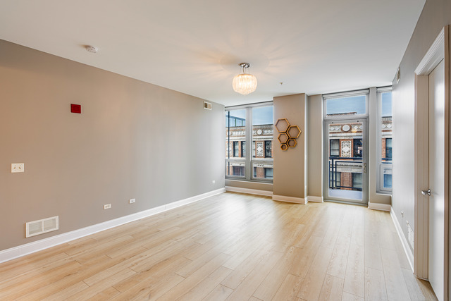 565 W Quincy Street #1008, Chicago, IL