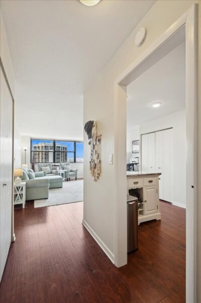 2700 N Hampden Court #18E, Chicago, IL