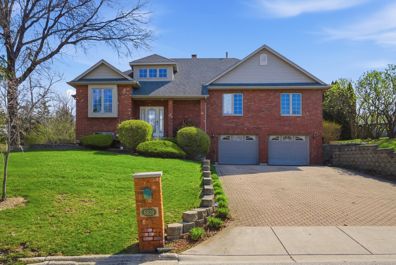 8839 S 83rd Avenue, Hickory Hills, IL