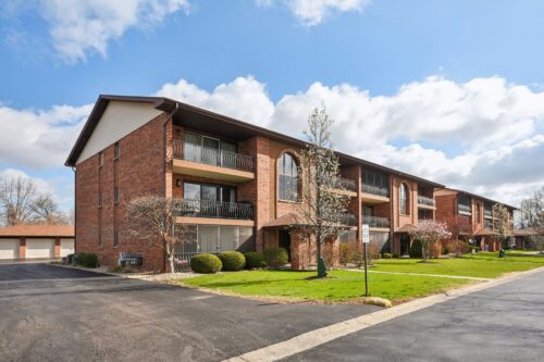 8218 Cobblestone Drive #3D, Palos Hills, IL