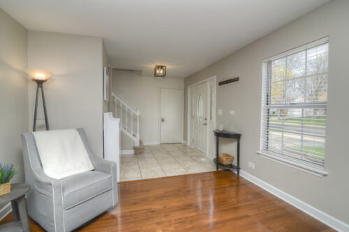 1292 LILAC Lane, Carol Stream, IL