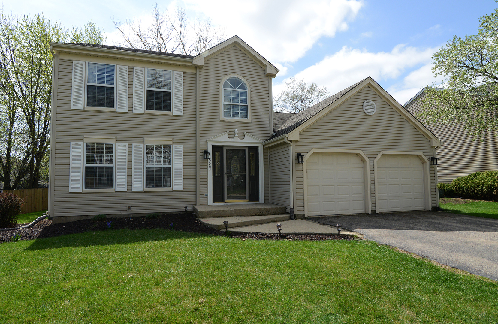 1292 LILAC Lane, Carol Stream, IL