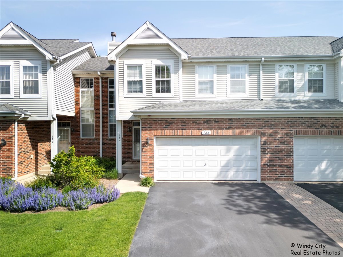 125 Chestnut Hills Circle, Burr Ridge, IL