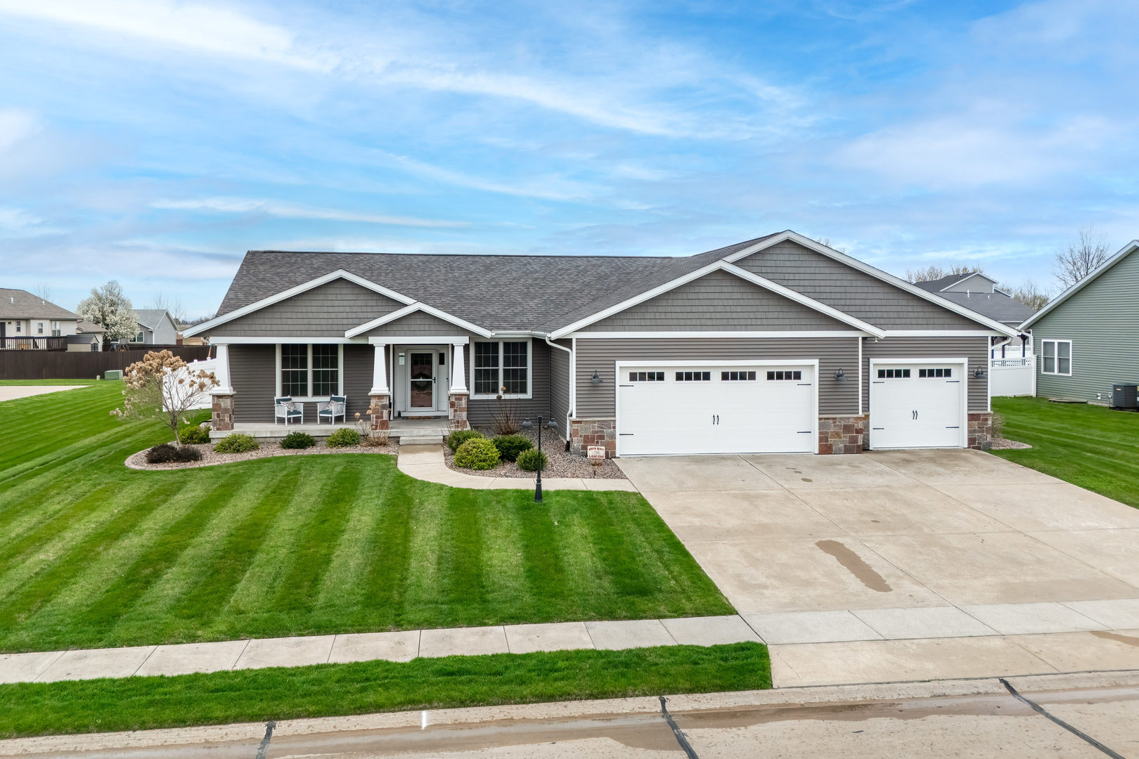 339 Hillside Drive, Eldridge, IA