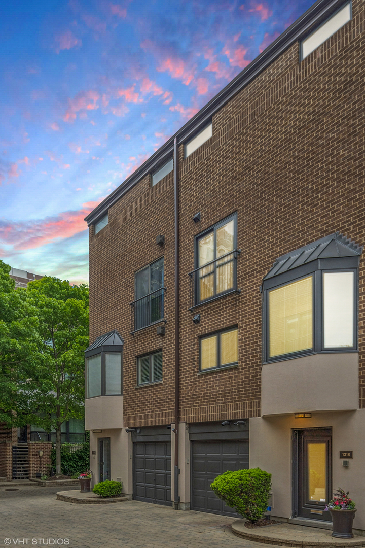 1318 N SUTTON Place, Chicago, IL