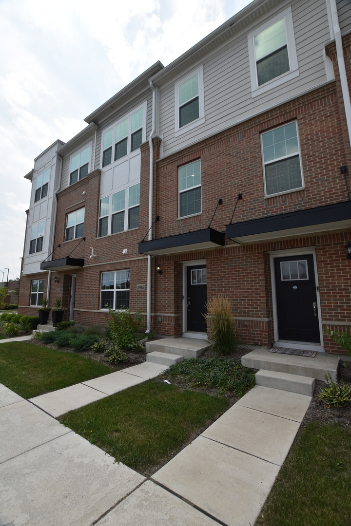 2945 SHOWPLACE Drive, Naperville, IL