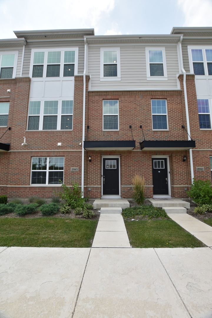 2945 SHOWPLACE Drive, Naperville, IL