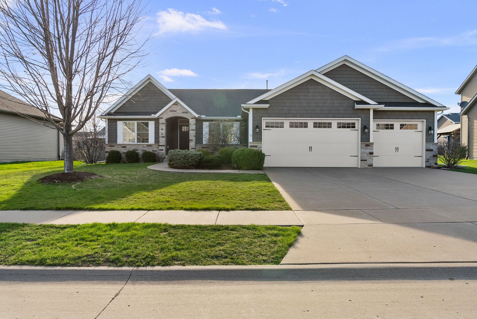 5838 Vanderginst Court, Bettendorf, IA
