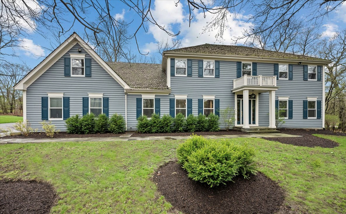 25089 N Pawnee Road, Barrington, IL