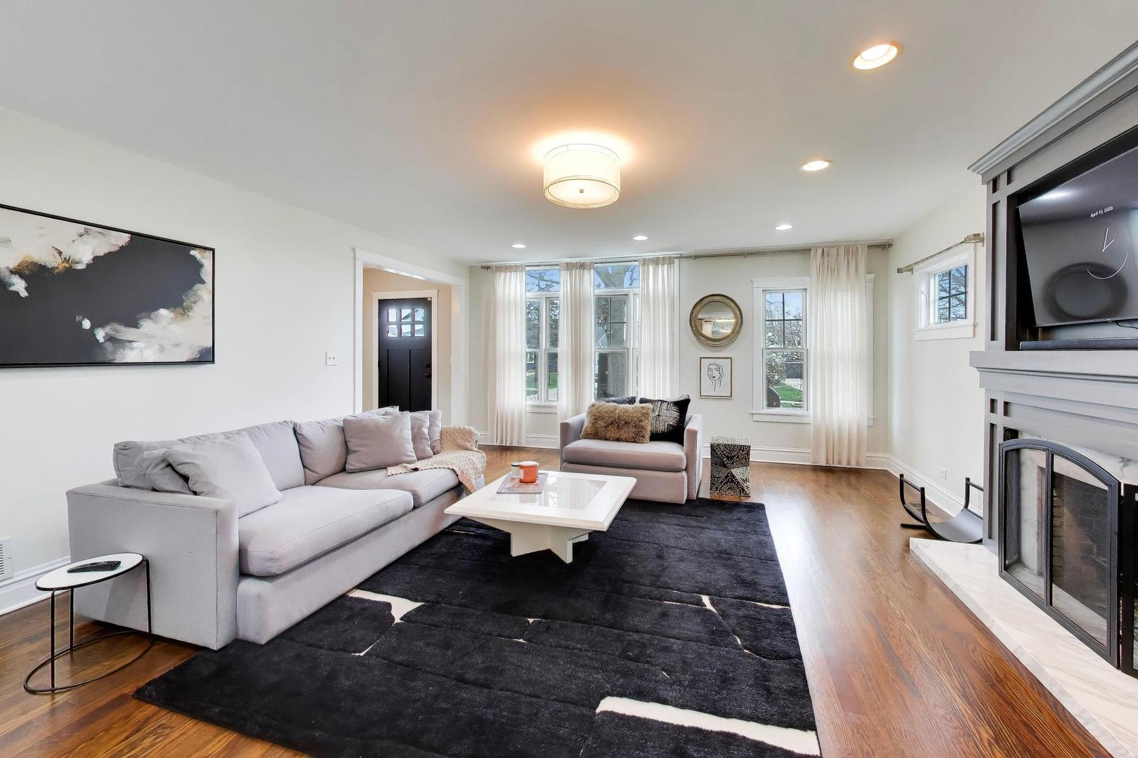 274 N Oak Street, Elmhurst, IL