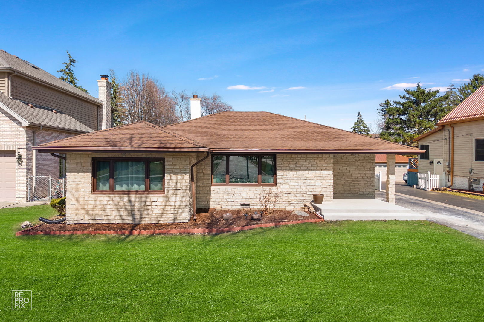 221 E Grantley Avenue, Elmhurst, IL