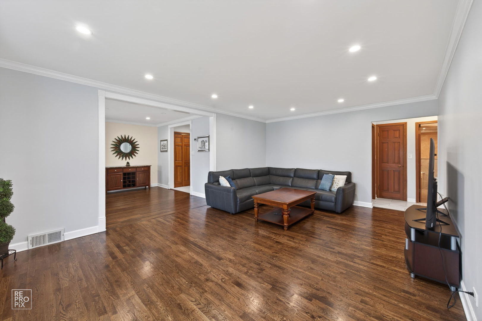 221 E Grantley Avenue, Elmhurst, IL