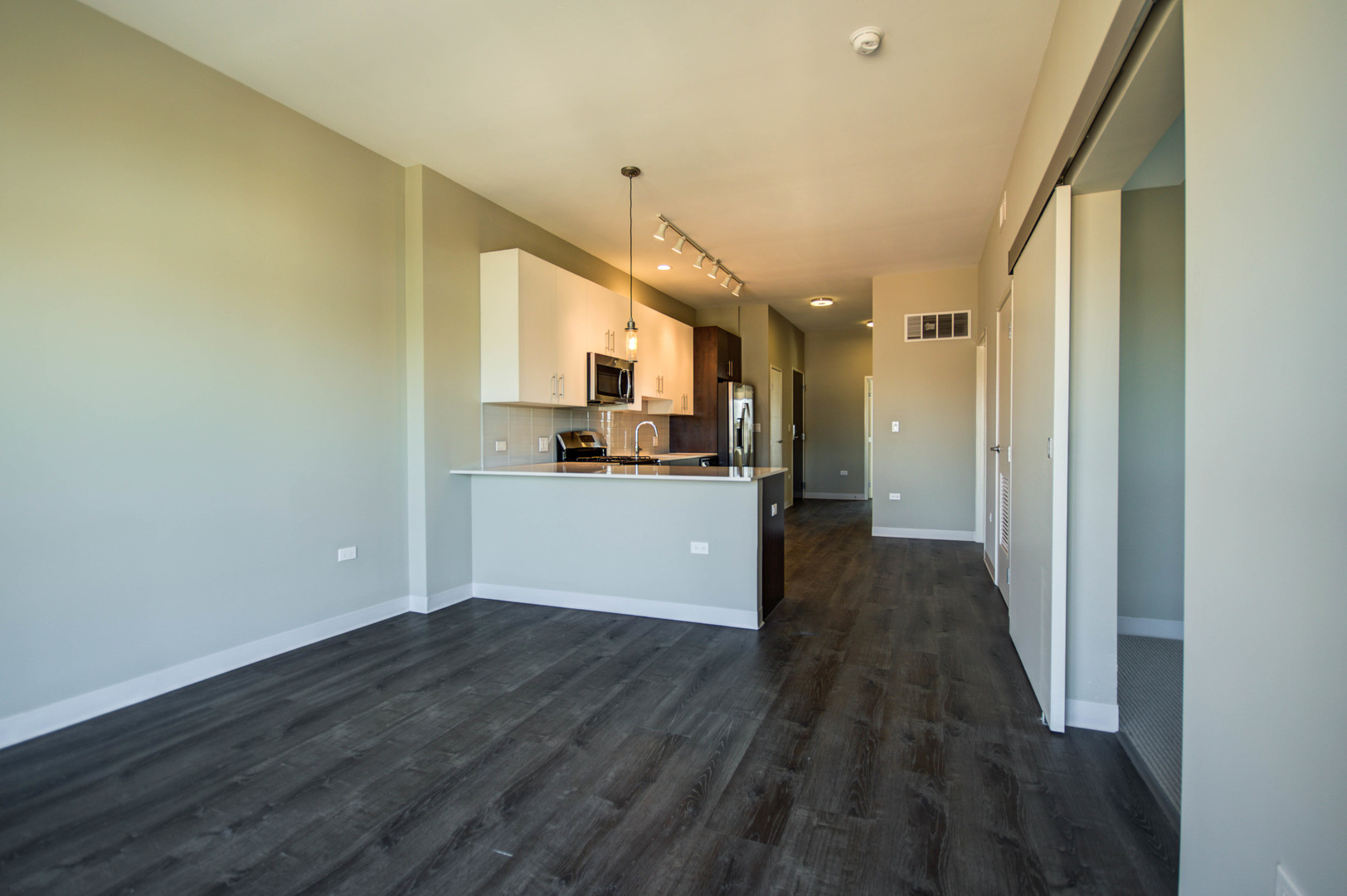 851 W Grand Avenue #406, Chicago, IL