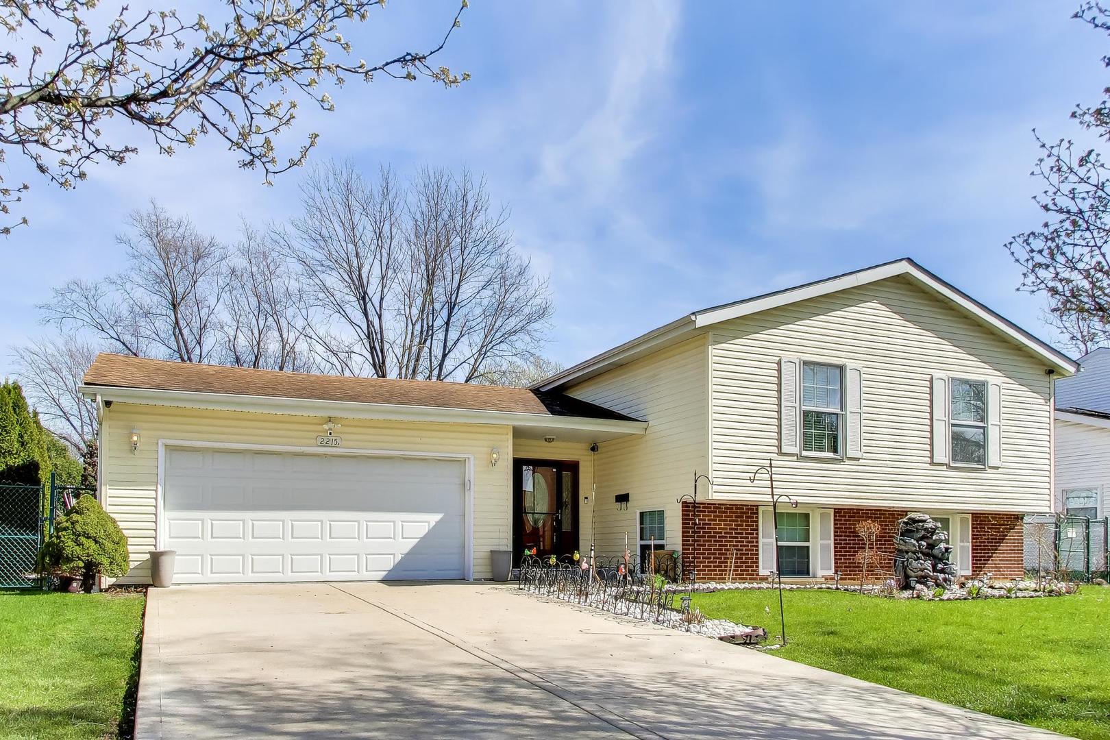 2215 S BRADFORD Drive, Wheaton, IL