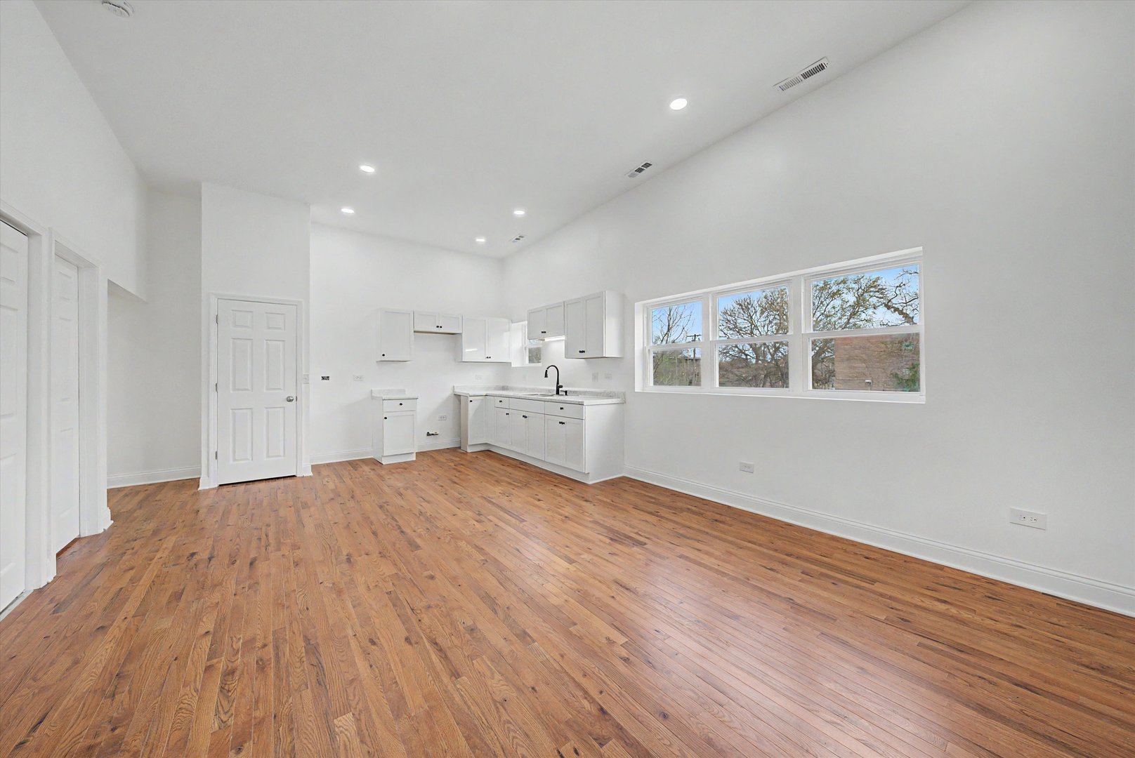 7600 S Marquette Avenue #1, Chicago, IL