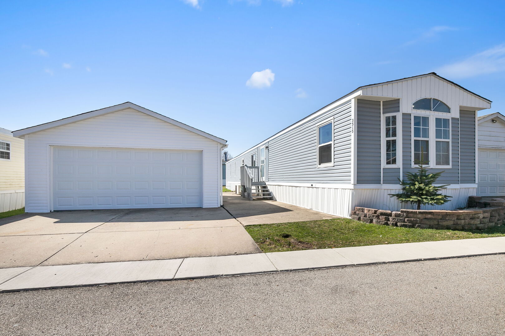 3515 Barb Avenue, Park City, IL