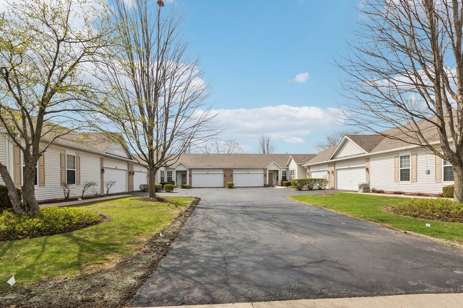 647 S Cadillac Circle, Romeoville, IL